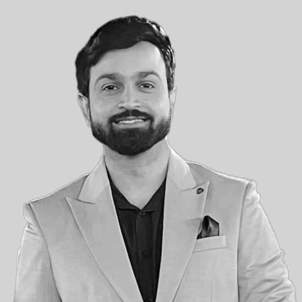 Tapesh Saxena - 高級業務分析師 塔佩什·薩克塞納